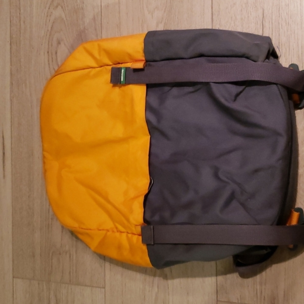 Incase Packpack/ bookbag - Picture 3 of 6